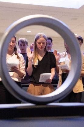 Students taking the oath for induction into the Order of the Engineer